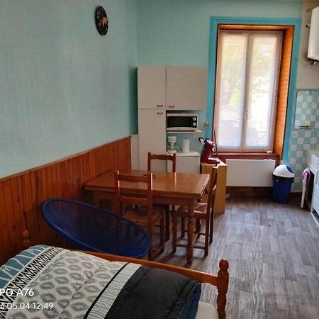Le Nid Douillet Industriel Apartment La Bourboule Bagian luar foto